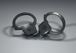 Служители на Икономическа полиция от столичното Осмо РУ задържаха 46-годишен мъж за длъжностно престъпление за сумата от над 336 хиляди евро