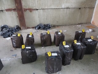 Полицаи от ОДМВР – Стара Загора иззеха огромно количество парфюми и други стоки с обозначения на защитени търговски марки