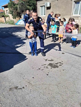 Седмица на пожарната безопасност  Вълнуващите срещи продължават в РСПБЗН Дупница
