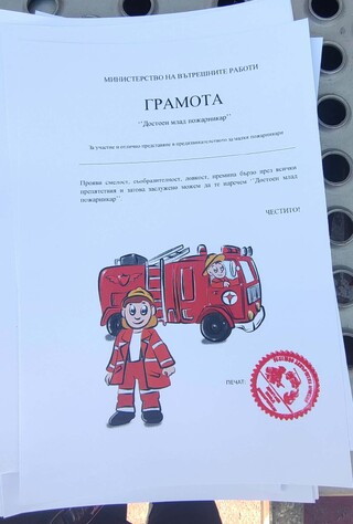 Атрактивна демонстрация на пожарната в центъра на Силистра