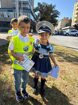Деца от ДГ „Дружба“ и ДГ „Изворче“ в Шумен влязоха в ролята на малки пътни наблюдатели