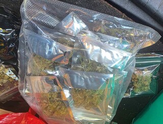 Полицейски служители на столичното Шесто РУ задържаха жена с различни по вид наркотици в близост до детска градина