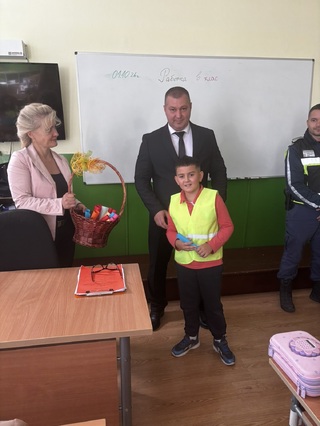 Детски полицейски управления бяха тържествено открити в две училища в  Етрополе