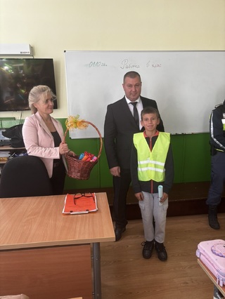 Детски полицейски управления бяха тържествено открити в две училища в  Етрополе