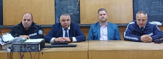 Директорът на ОДМВР-Стара Загора старши комисар Димитър Машов представи днес пред състава новия началник на сектор „Пътна полиция“ при ОДМВР-Стара Загора главен инспектор Димитър Димитров