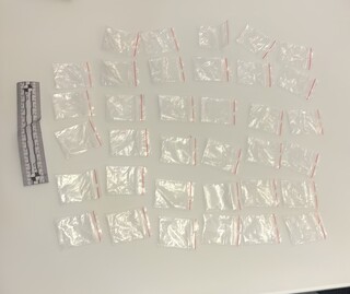 Криминалисти от Второ РУ задържаха 51-годишен мъж за разпространение на наркотични вещества, в хода на полицейските действия са иззети над 125 грама метамфетамин