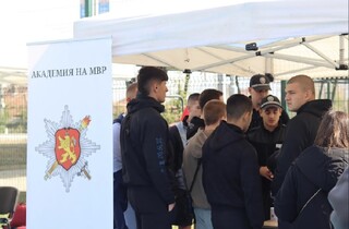 В Младежкия център в Монтана Академията на МВР взе участие в „Изложение на университетите“ 