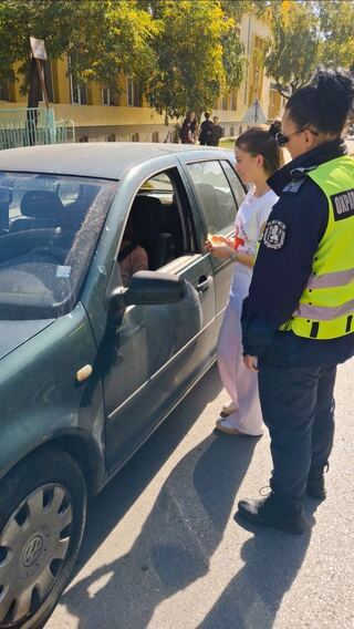 Полицаи от РУ-Кубрат и доброволци от БЧК с послания на „есенния лист“ към водачите на превозни средства