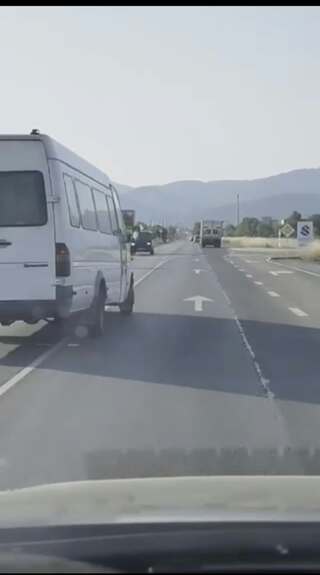 Санкциониран е водач за рисково изпреварване след публикация в социалните мрежи