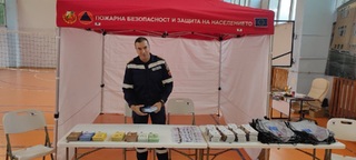 Служители на РСПБЗН - Бобов дол проведоха Информационна среща  в СУ "Хр. Ботев" за повишаване на разбирането за риск при вазникнали беди