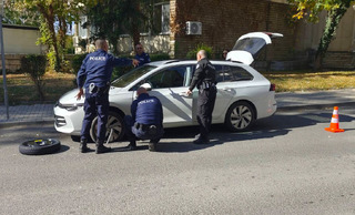 Полицаи от Кърджали помогнаха на водач, закъсал на кръстовище в града