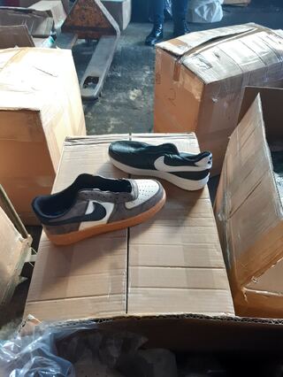 Служители от ГДГП разкриха близо тон стоки, за които има данни, че са контрабандни