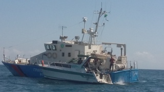 Граничен полицейски кораб спаси двама румънски граждани, бедстващи на яхта близо до Каварна