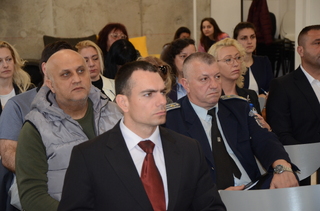 830 полицейски служители са обучени за реакция при случаи на домашно насилие