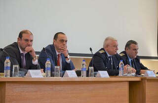 Професионалното ръководство проведе работна среща с началниците на охранителна и пътна полиция от ОДМВР и СДВР