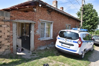 Двама, съпричастни към извършени онлайн измами, са задържани