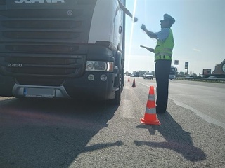 Засилени проверки на товарните автомобили и автобусите