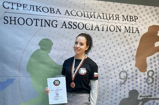 Служителка на ОПП, ГДНП трета в индивидуалното класиране на трурнир по стрелба