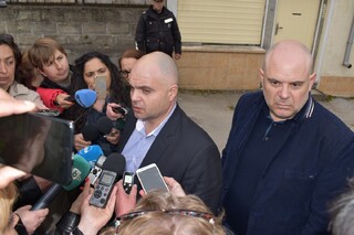 Организирана престъпна група за телефонни измами бе задържана при мащабна акция на МВР и Специализираната прокуратура