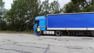 В ход е операция за проверка на товарните автомобили и автобусите