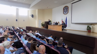 Служители на ГДНП бяха наградени по случай празника на МВР