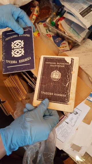 Служители на ГДНП задържаха столичанка, занимавала се със съставяне на неистински документи