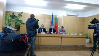 Задържаха извършителите на два въоръжени грабежа  