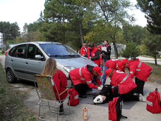 Възрастни хора мериха сили в състезание по оказване на долекарска помощ на пострадали в ПТП