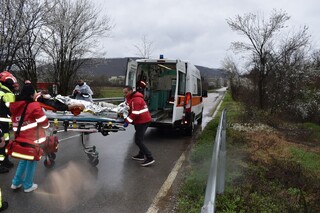Национално учение за спасяване при пътнотранспортно произшествие вследствие на наводнение се проведе край Дебелец