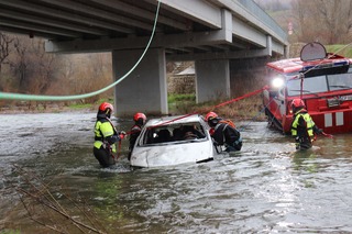 Национално учение за спасяване при пътнотранспортно произшествие вследствие на наводнение се проведе край Дебелец