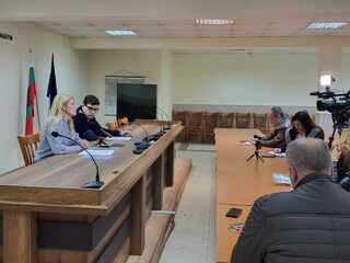 „Да им протегнем ръка! У дома не бива да боли”