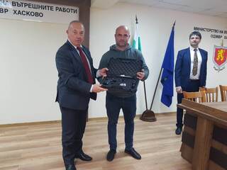 Полицаи от Хасково и Свиленград получиха нови пистолети „Валтер“ и „Тейзър“