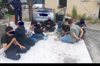 Мъж, превозвал нелегални мигранти, е задържан при опит да избяга от полицейска проверка
