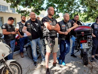 Полицаи и рокери призовават за толерантност на пътя