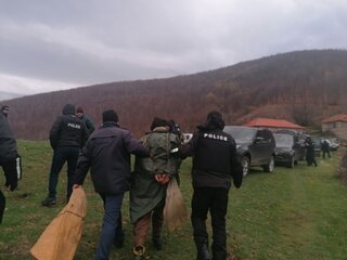 Задържан е издирваният въоръжен мъж от с. Сърница