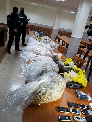 Голямо количество хероин и амфетамини са заловени при операция на служители от Хасково и Благоевград