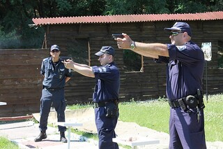 Полицаите победиха очаквано в традиционната стрелба по случай празника на МВР 