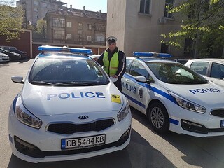 Министър Пламен Узунов връчи ключовете на 11 автомобила за пътен контрол на служителите на ОДМВР – Хасково 