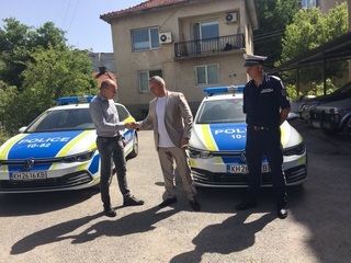 РУ Дупница и РУ Бобов дол получиха днес нови автомобили