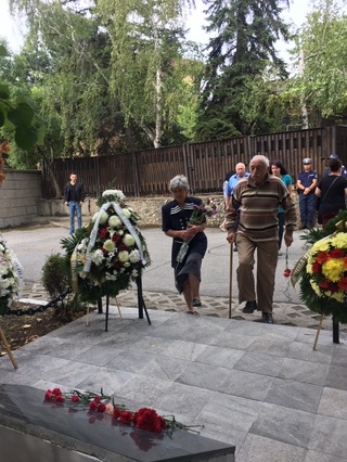 Поклон пред паметта на 6-мата загинали полицаи и пожарникари по време на изпълнение на служебните им задължения преди 24 години