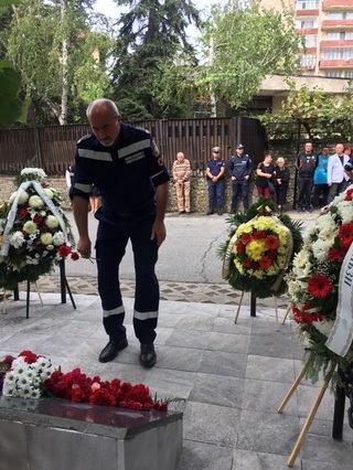 Поклон пред паметта на 6-мата загинали полицаи и пожарникари по време на изпълнение на служебните им задължения преди 24 години