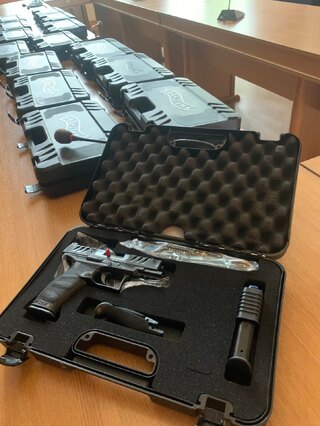 Ново служебно оръжие и лек автомобил връчи  вчера  зам. министър Емил Ганчев на ОДМВР – Кюстендил