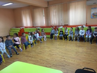 Пътен полицай на гости в детска градина „Слънце“ в Кюстендил