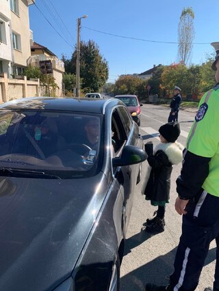 Внимание: Пазете децата на пътя!