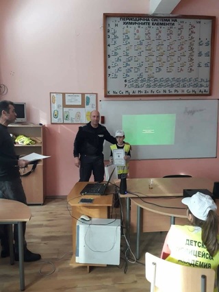 Три момичета от Кюстендилска област с награди от националния конкурс „Полицаят е мой приятел и учител"  ​