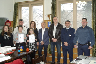 Три момичета от Кюстендилска област с награди от националния конкурс „Полицаят е мой приятел и учител"  ​