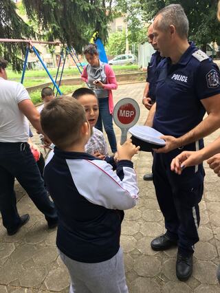 Полицаи гостуваха в дневния  център    „Вяра, Надежда, Любов” в Кюстендил  ​