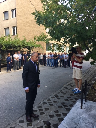 Днес роднини и близки, колеги и ръководители от МВР почетоха паметта на загиналите полицаи и пожарникари преди 18 години при авария в Бобов дол  ​