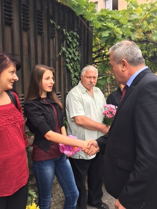 Днес роднини и близки, колеги и ръководители от МВР почетоха паметта на загиналите полицаи и пожарникари преди 18 години при авария в Бобов дол  ​