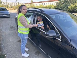 В рамките на акцията на полицията „Децата тръгват на училище! Да ги пазим на пътя!“, ученици от Ловеч апелираха към водачите на моторни превозни средства за повишено внимание и да пазят децата